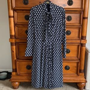 Brooks brothers fit n flare logo dress with neck tie. NWT. Navy and white. S